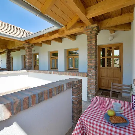 Guest house Zsalya Vendeghaz *