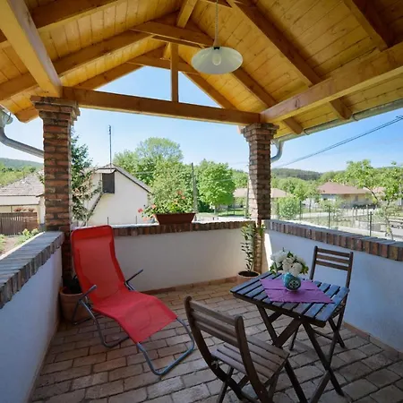 Zsalya Vendeghaz Guest house *